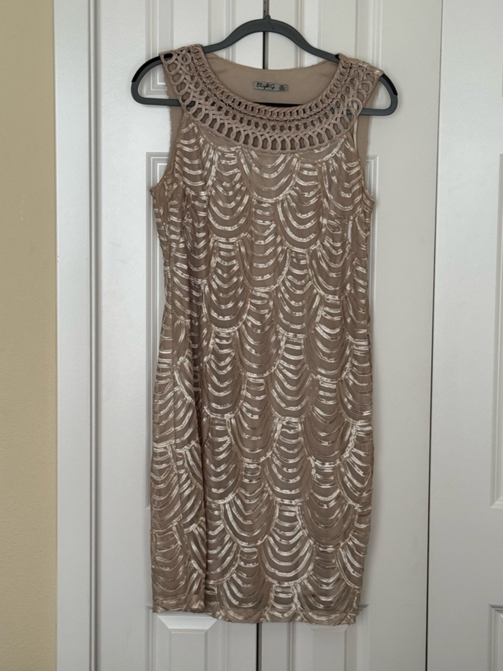 Sleeveless Beige Scallop-Pattern Shift Dress